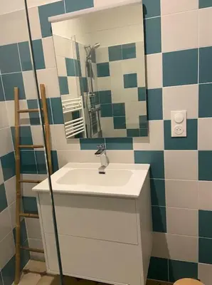 Salle de bains dans l'établissement Côté Port