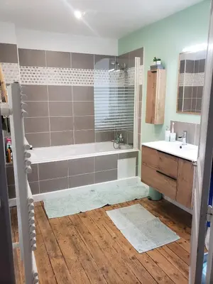 Salle de bains dans l'établissement Maison de charme avec terrasse