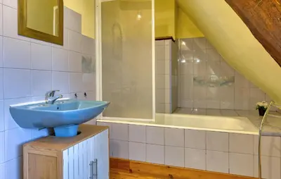 Salle de bains dans l'établissement Aut Longère Vue Campagne