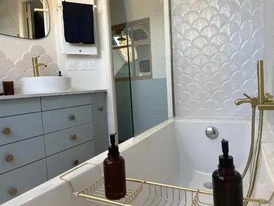 Salle de bains dans l'établissement Le Clocher