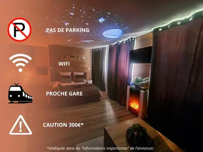 Télévision ou salle de divertissement dans l'établissement L'instant Plaisir - Suite Bien Etre