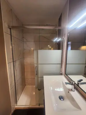 Salle de bains dans l'établissement La Pause Plaisir - Studio à la Gare