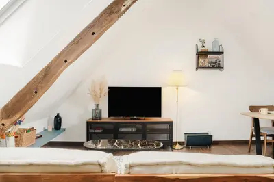 Télévision ou salle de divertissement dans l'établissement La Mer - Appartement calme et douillet à 5km du Mont St Miche - Wifi - Netflix