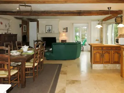 Coin salon dans l'établissement Holiday Home Gîte de l'Epine by Interhome