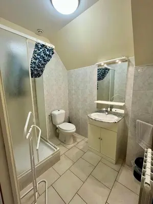 Salle de bains dans l'établissement L'Agapanthe, avec accès piscine et jacuzzi