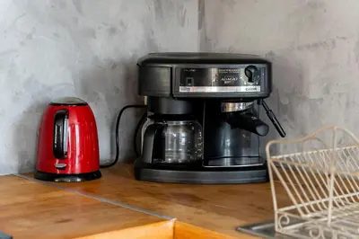 Plateau bouilloire dans l'établissement Appartement pour 2, Place Saint-Sauveur