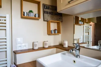 Salle de bains dans l'établissement Appartement pour 2, Place Saint-Sauveur