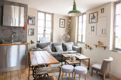 Cuisine ou kitchenette dans l'établissement Appartement pour 2, Place Saint-Sauveur