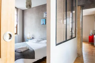 Un ou plusieurs lits dans un hébergement de l'établissement Appartement pour 2, Place Saint-Sauveur