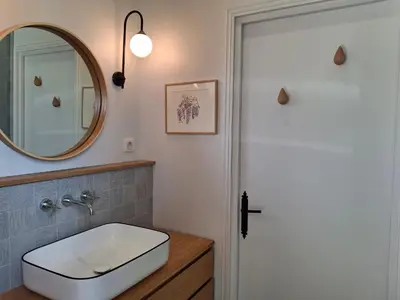 Salle de bains dans l'établissement Séjour chic en Art Déco