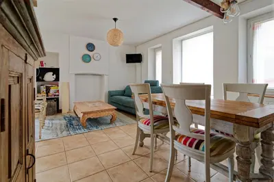 Télévision ou salle de divertissement dans l'établissement Le Valnotte - Proche plage et traversées iles