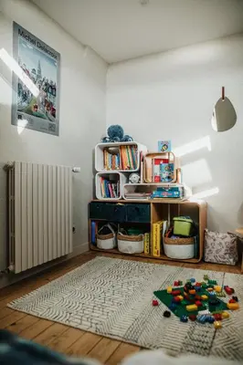 Bibliothèque dans la maison de vacances