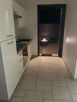 Cuisine ou kitchenette dans l'établissement Appart'hotel61 OFFRE D'OUVERTURE Au pied de tous commerces & commodités ainsi que marché mercredi & samedi