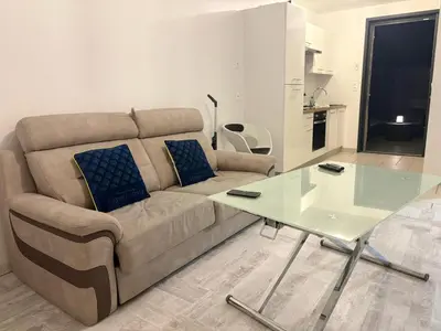 Coin salon dans l'établissement Appart'hotel61 OFFRE D'OUVERTURE Au pied de tous commerces & commodités ainsi que marché mercredi & samedi