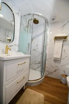 Salle de bains dans l'établissement Le repaire du Conquérant