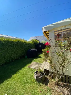 Jardin de l'établissement Mobile home à Cancale
