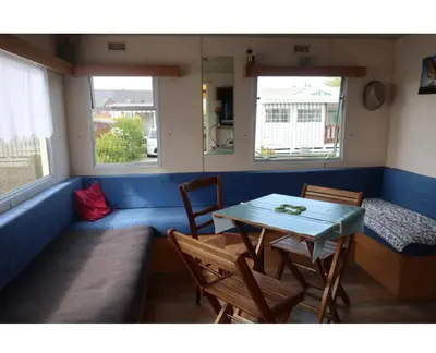 Coin salon dans l'établissement Mobile home à Cancale