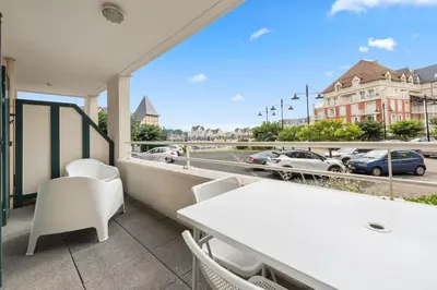 Coin salon dans l'établissement Le Coeur du Port Guillaume 4 pers