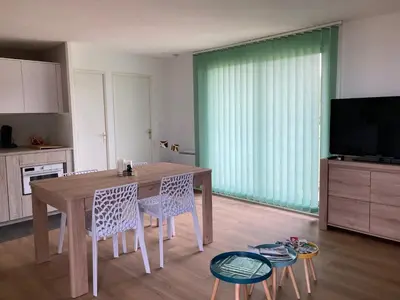 Cuisine ou kitchenette dans l'établissement 25 m de la Plage - Front de Mer - Vue Jardin