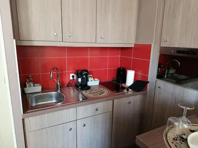 Cuisine ou kitchenette dans l'établissement studio au pied de l'Orne