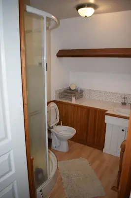 Salle de bains dans l'établissement Charming 17th Century Normandy Longere in Valdallière, Calvados