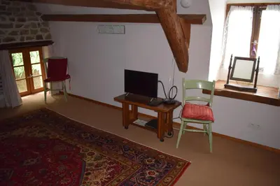 Télévision ou salle de divertissement dans l'établissement Charming 17th Century Normandy Longere in Valdallière, Calvados
