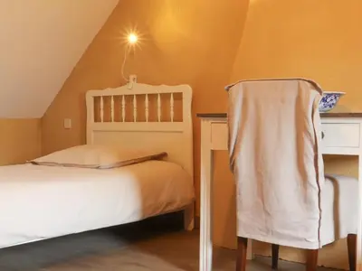 Un ou plusieurs lits dans un hébergement de l'établissement Maison de charme avec jardin et WIFI inclus - FR-1-497-238