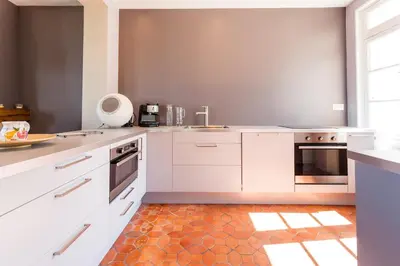 Cuisine ou kitchenette dans l'établissement Superb beach-front family house