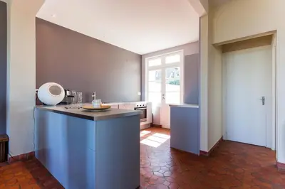 Cuisine ou kitchenette dans l'établissement Superb beach-front family house