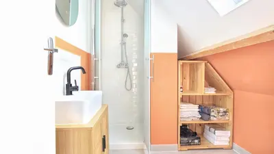 Salle de bains dans l'établissement Maison Portbail-sur-Mer