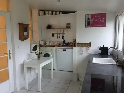 Cuisine ou kitchenette dans l'établissement 36 rue Saint Nicolas Barfleur jardin clos 30m Port