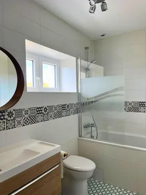 Salle de bains dans l'établissement Maison familiale proche de la mer