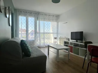 Télévision ou salle de divertissement dans l'établissement L'appart Lutin du bord de mer