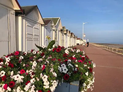 Vue générale sur la mer ou vue sur la mer prise depuis l'appartement