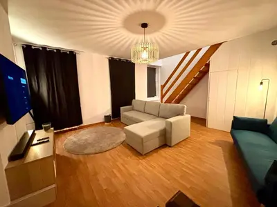 Télévision ou salle de divertissement dans l'établissement Maison en Triplex proche centre-ville