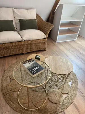 Coin salon dans l'établissement Gîte de brocottes
