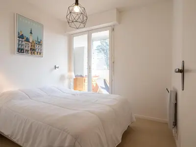 Un ou plusieurs lits dans un hébergement de l'établissement Apartment Plein Sud-18 by Interhome