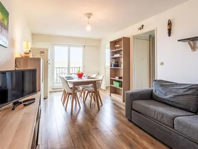 Télévision ou salle de divertissement dans l'établissement Apartment Front de Mer-9 by Interhome