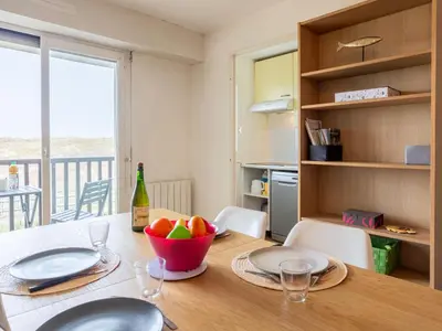 Cuisine ou kitchenette dans l'établissement Apartment Front de Mer-9 by Interhome