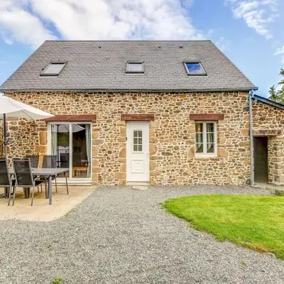 Family Country Cottage in Brainville