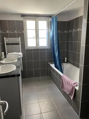 Salle de bains dans l'établissement Maison des Cordeliers