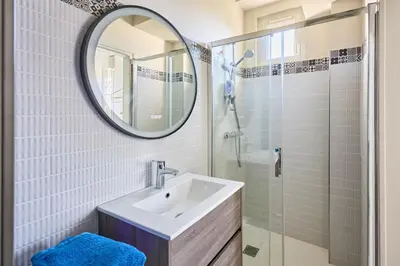 Salle de bains dans l'établissement Landemer - A 700 m de la plage