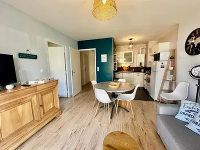 Cuisine ou kitchenette dans l'établissement Le Calme Marin avec jardin à 150m de la plage