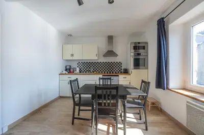 Cuisine ou kitchenette dans l'établissement PLUTO en centre-ville avec garage