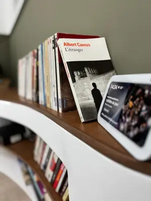 Bibliothèque dans la maison de vacances