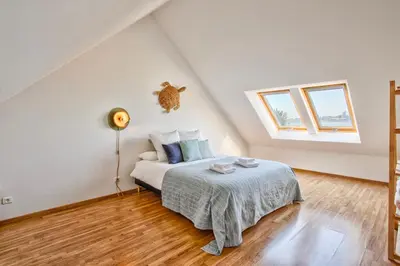 Un ou plusieurs lits dans un hébergement de l'établissement Villa La Ligne Bleue front de mer et vue sur une Tour Vauban
