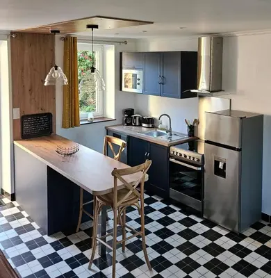 Cuisine ou kitchenette dans l'établissement Gîte les 13 lavoirs d'antan