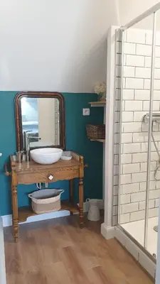 Salle de bains dans l'établissement Le Moulin de la Martinière