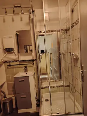 Salle de bains dans l'établissement CAEN le Port