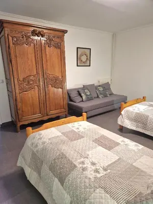 Un ou plusieurs lits dans un hébergement de l'établissement maison de famille